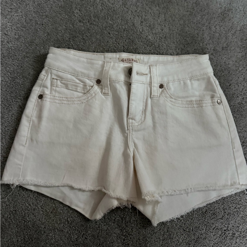 Shyanne Jean Shorts Distressed Mid-Thigh